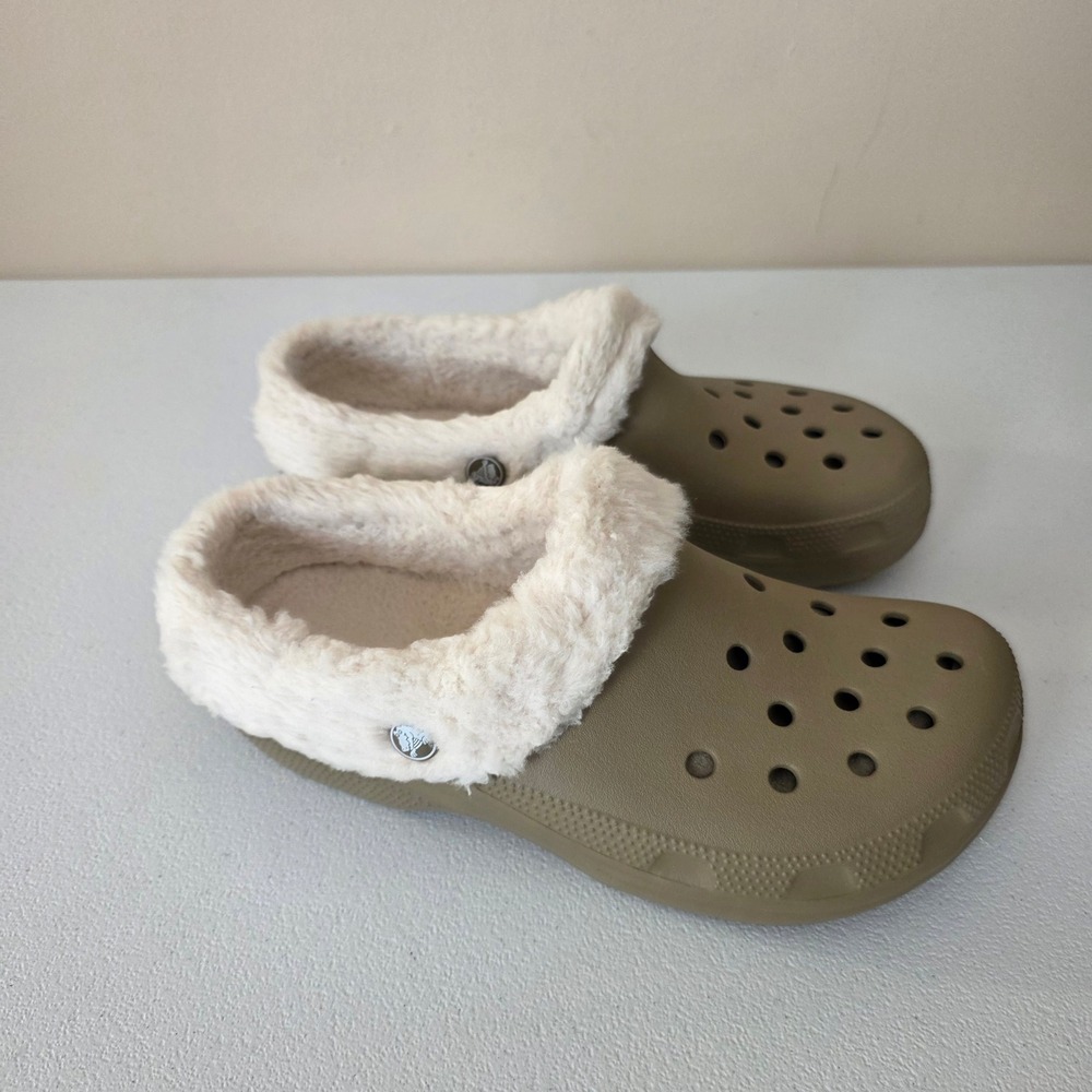 Crocs Mammoth Clogs Women 10 Mens 8 Khaki Lined Faux Fur Slip On Slippers Cozy